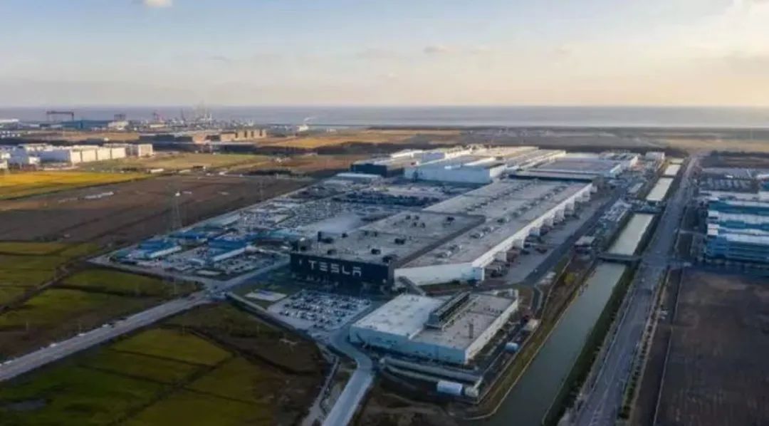 疫情和严峻的国际形势告诉我们：中国经济布局需要重新调整！