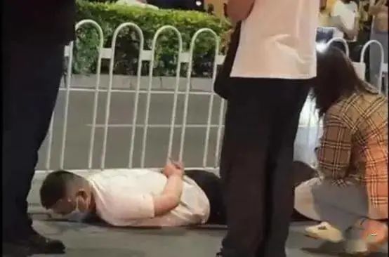 唐山烧烤店打人事件：论人渣是怎么炼成的！