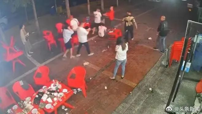 对唐山烧烤店打人事件的八大追问！