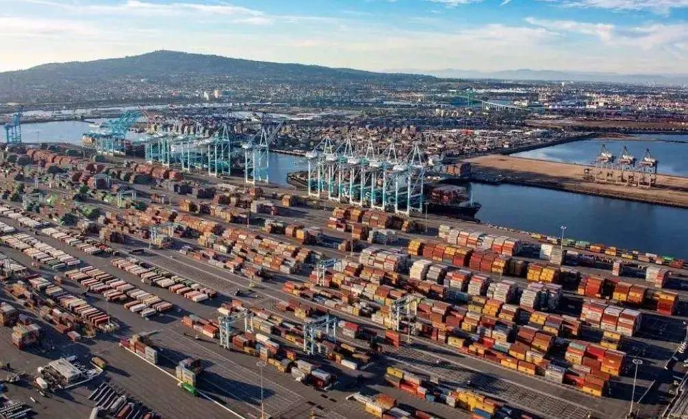 通胀爆表的美国进退两难！