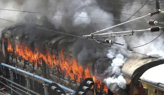 印度又暴动了，这次莫迪把天给捅了个窟窿......