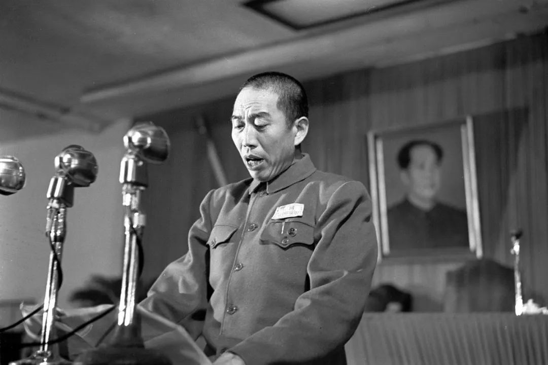 一套中山装穿了20多年，他将骨灰留在西北边疆，“永远为中华民族站岗”！
