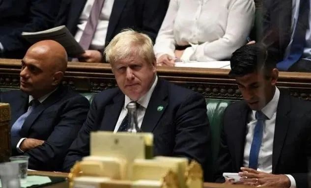 英国政坛发生超级海啸，暴露了什么玄机？