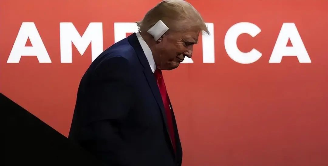 遭遇刺杀后，特朗普已经臣服了！做出重大改变！