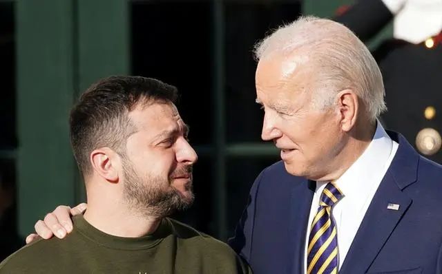 拜登退选一夜变天！乌克兰慌了，外长赶紧访华，泽连斯基求和，把中国的事先办了！