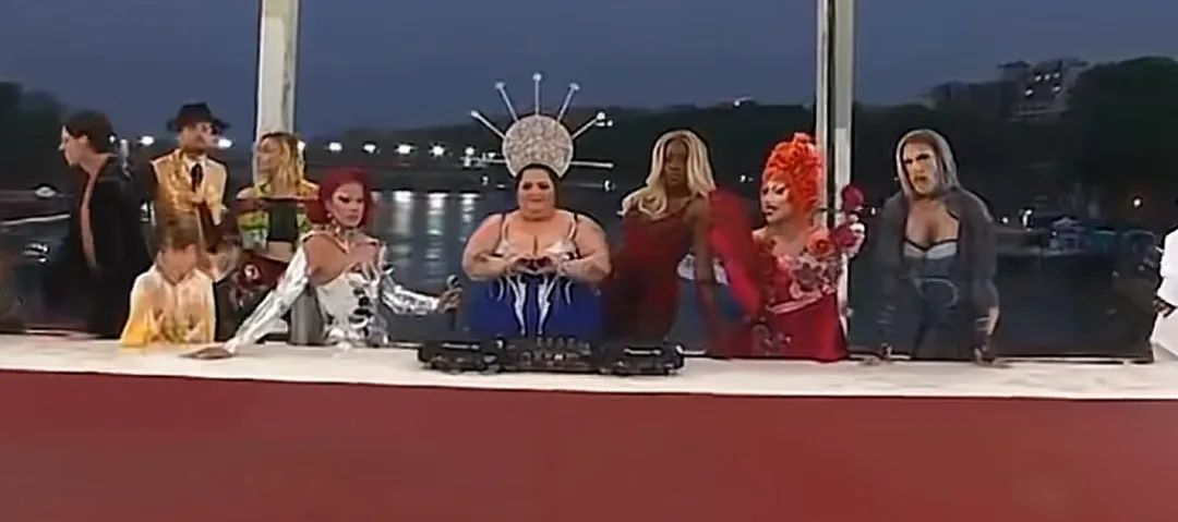 彻底炸裂，这就是新旧世界的十字路口！