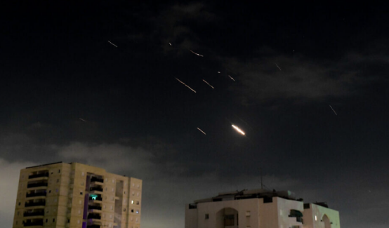 亮底牌！伊朗公布反击范围，以色列则把算盘打到了大洋彼岸...