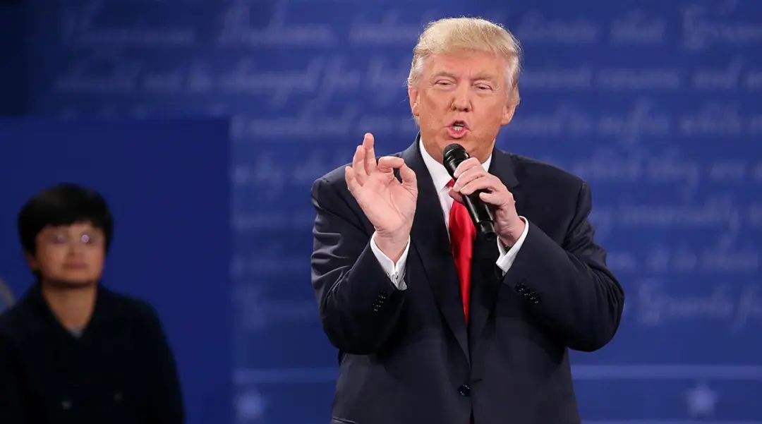 特朗普发怒了，全世界的狗腿子都吓坏了！