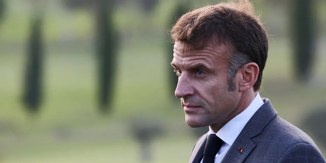 两鬓斑白，马克龙面临法国最大危机！