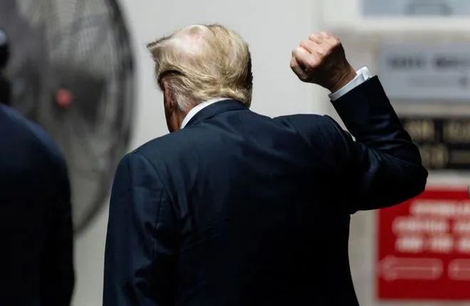 拜登托孤，懂王归来！