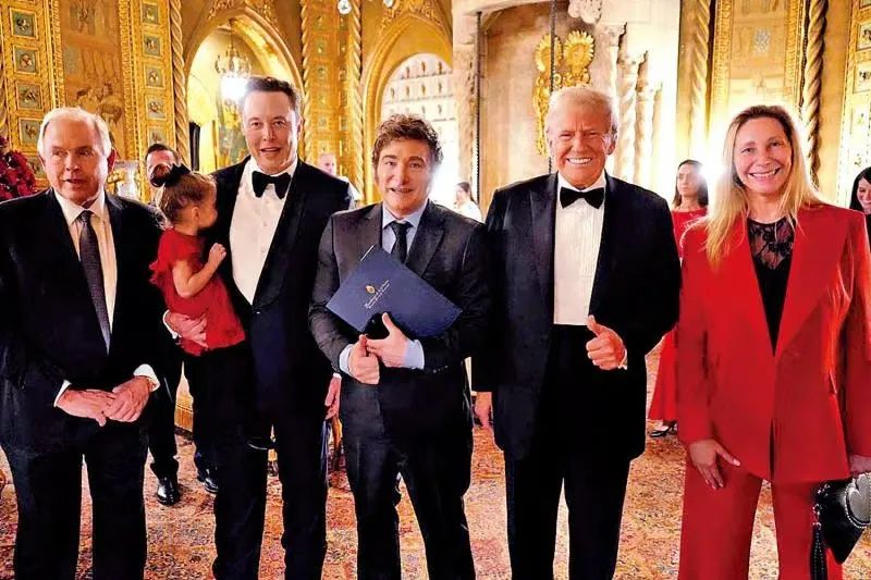 特朗普和他的“草台班子”！