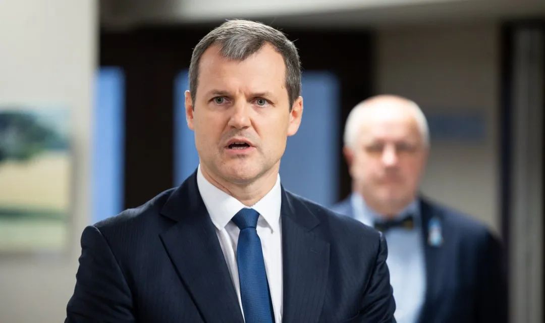 美国不愧是中国的好老师！三年了，立陶宛终于乖乖认错了！