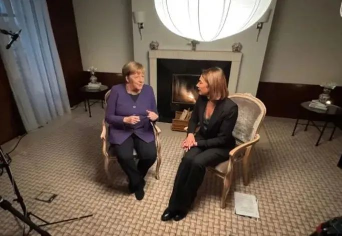 那位大妈，试图给欧洲疗伤！