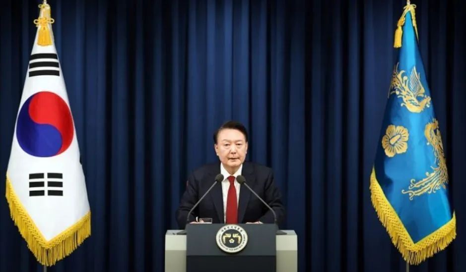 拙劣的“草台班子”！