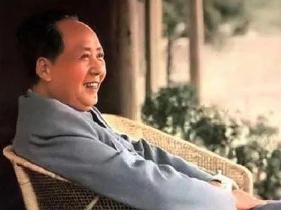 毛主席从未远去，一直都在！他早已与我们血肉相连！