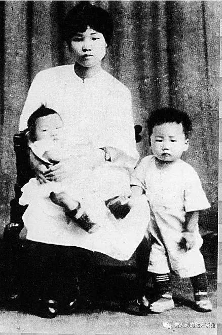 为什么我们发自内心地崇敬毛主席？