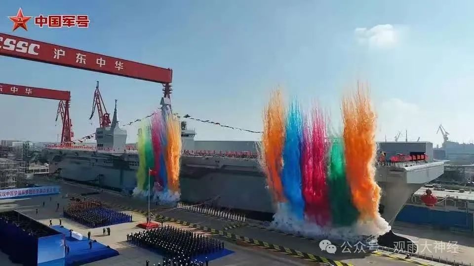 ​昨天，中国下水了一艘前无古人的军舰！