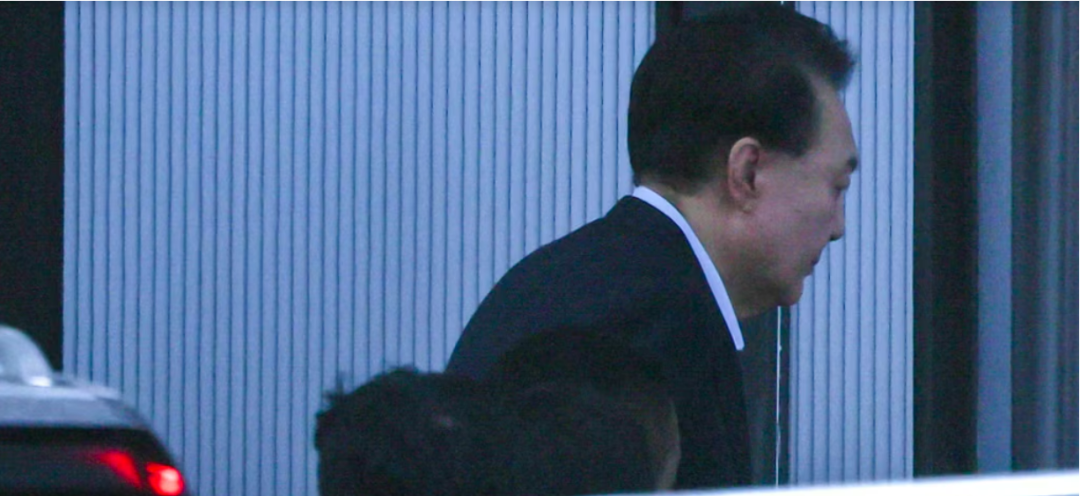 “国格崩塌了”？现任总统被捕！