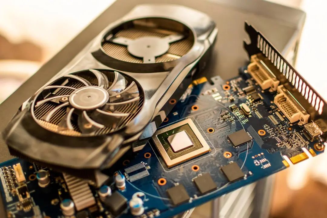 看完美国最新的骚操作，科技战他能打赢中国，简直天理难容！