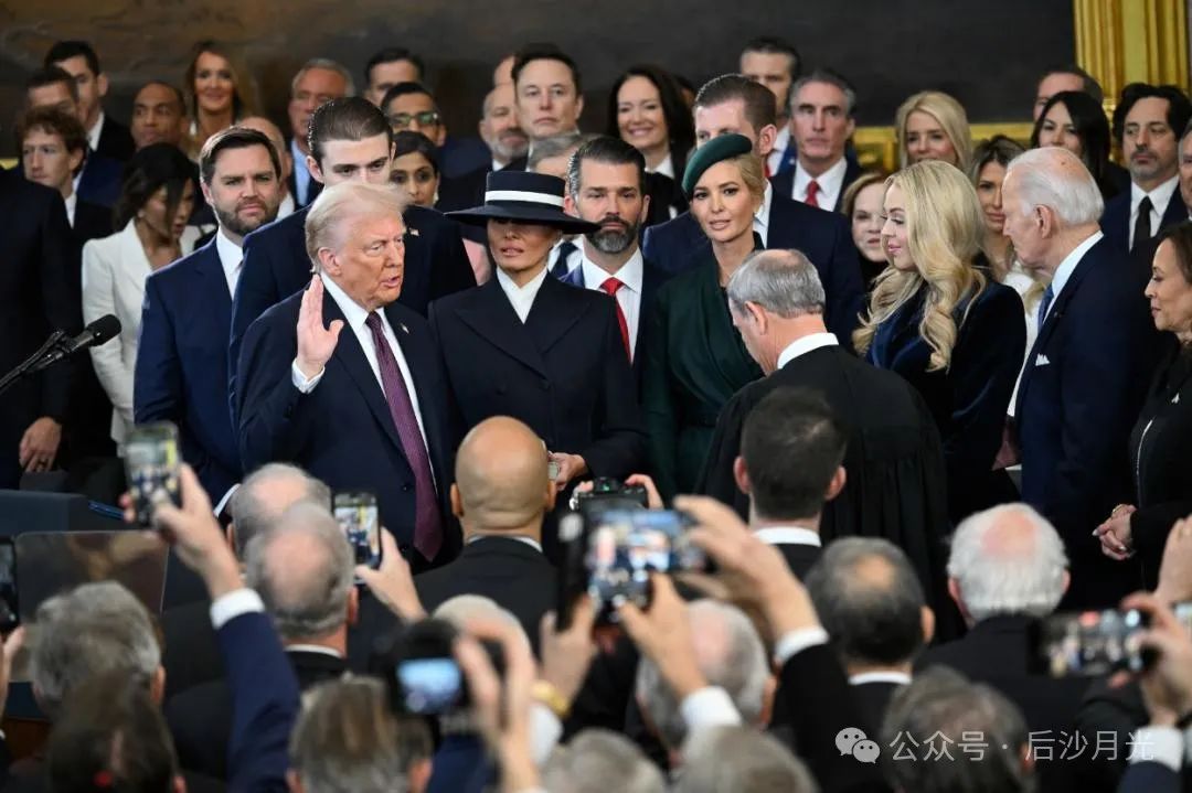 特朗普上班第一天：退群，断狗粮！