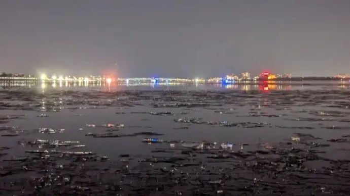 美国军机连续坠毁后，三位国级领导狂拍特朗普马屁！