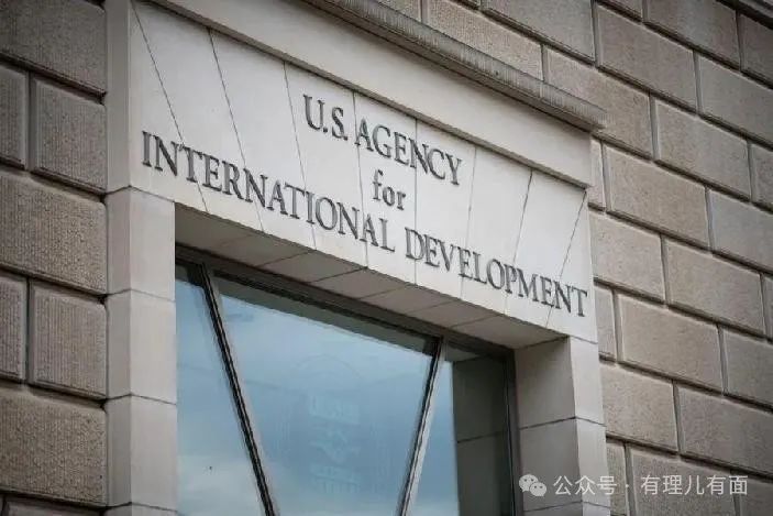 漂亮国的“白手套”停摆了？