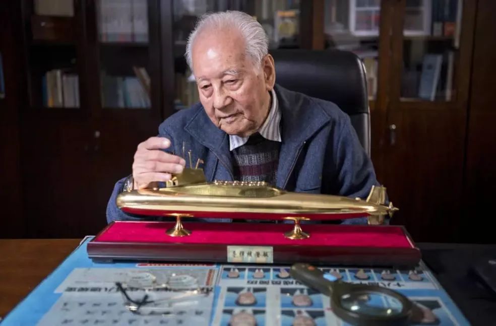 核潜艇最大的功臣黄旭华去世，今夜缅怀逝者，一起送黄老最后一程！