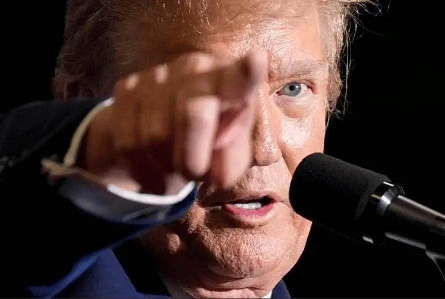 特朗普露出血盆大口，他真不是开玩笑！欧盟终于找到3个傻子国家，普京笑了！