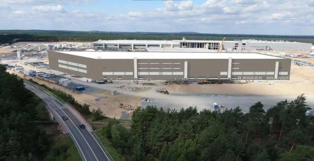 美国内斗白热化，马斯克立下人类历史最硬核遗嘱！