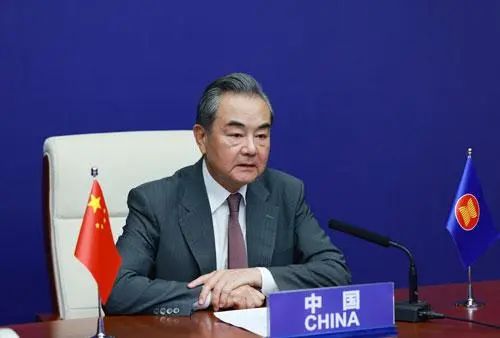 东大格局是真大，特朗普却想哄骗中国！东欧终于意识到上了菜单！