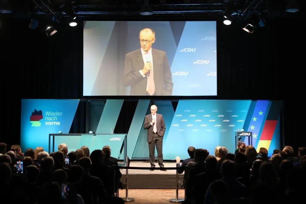 德国人开始怀念元首了！