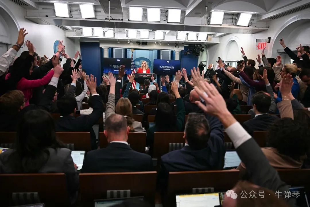 美国100万公务员还是屈服了！