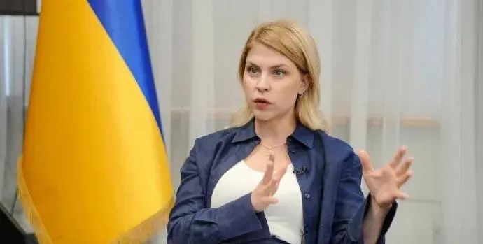 乌克兰一女嫁三夫，美俄欧下场争矿产！