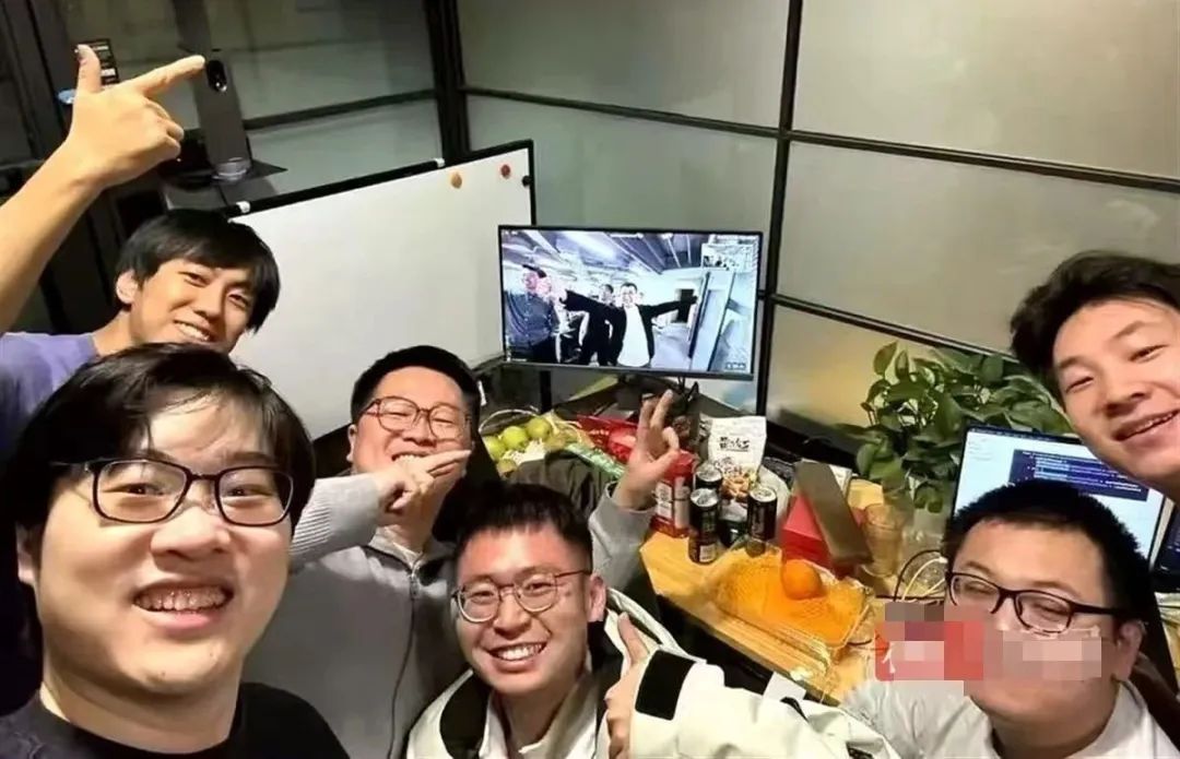 中国90后崛起，Manus再次干翻英伟达！青年顶天立地，则中国顶天立地！