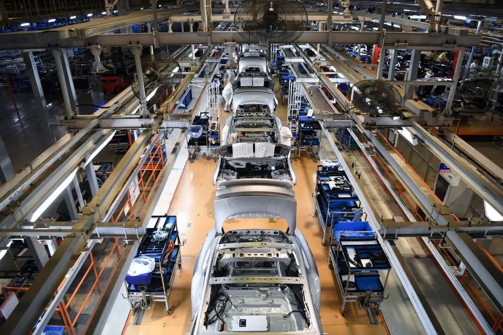 新闻调查|中国新能源汽车的国际竞争优势来自哪里?