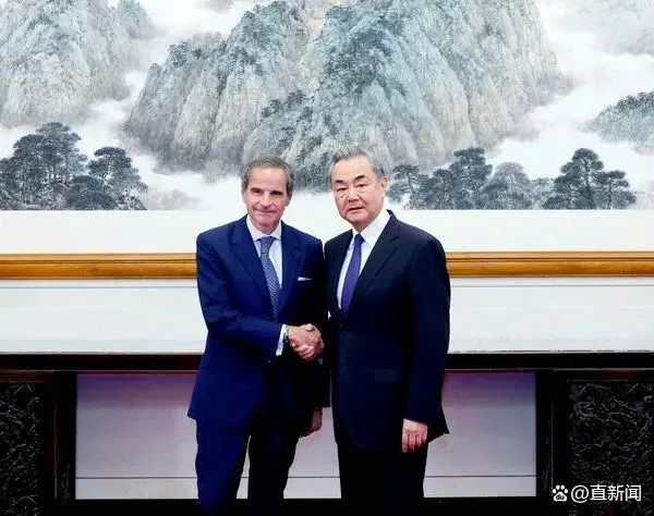 美国慌神了，日英全反水，中国成世界最强大支柱！