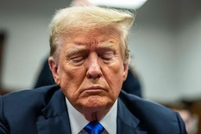 特朗普面临三大困境，却又狠狠捅了中国一刀！最铁盟友都反对，美国遭重大挫败！