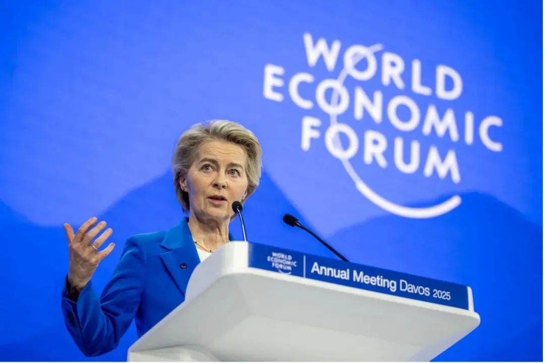 特朗普越来越像卧底了！