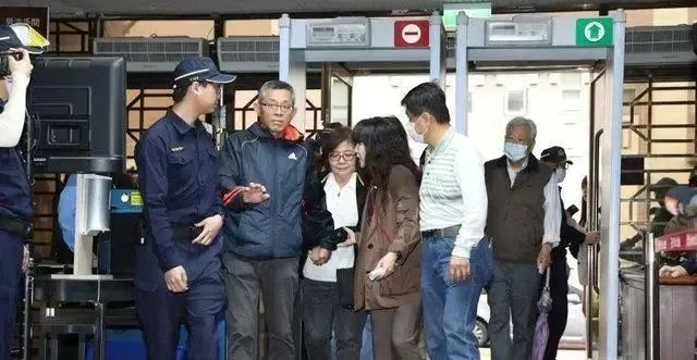 岛内撕裂逼近临界点！