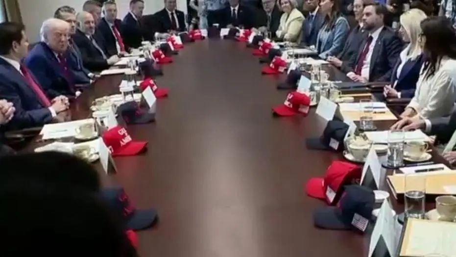 领导突然给你办欢送会，什么意思？