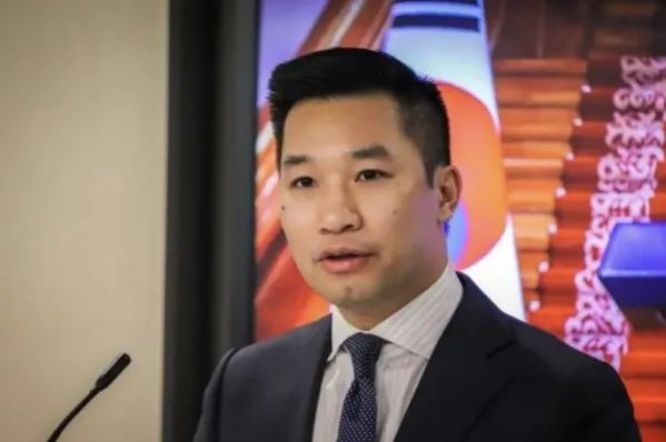 最反华的中国问题专家，被川普一口气全部解雇！