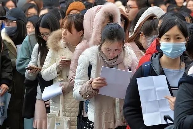 200万教师编制正在消失，教师行业将如何破局？