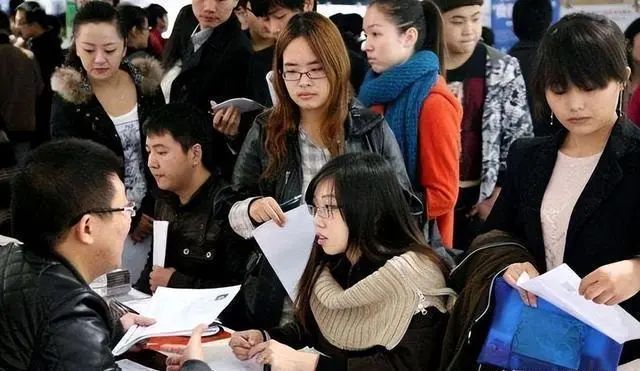 500分上不了本科，文科专业的危机正在蔓延！