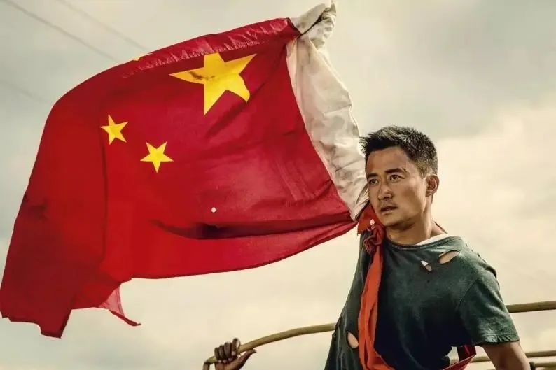 战狼2剧情在现实上演，外国船只悬挂中国国旗！