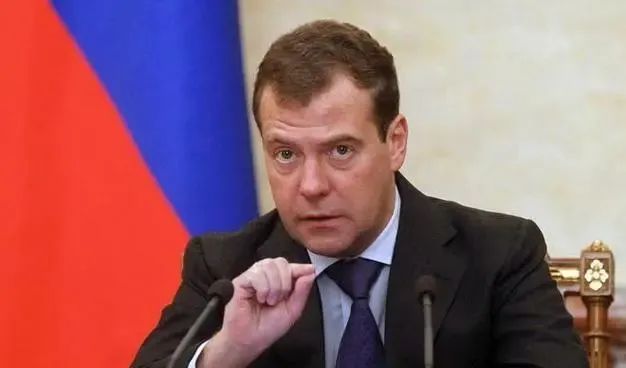 被讽刺像瞌睡乔，川普怒向俄罗斯派出核潜艇！