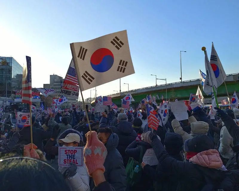 三重绞杀！韩国反华风暴撕裂半岛：谁在操弄？谁在买单？