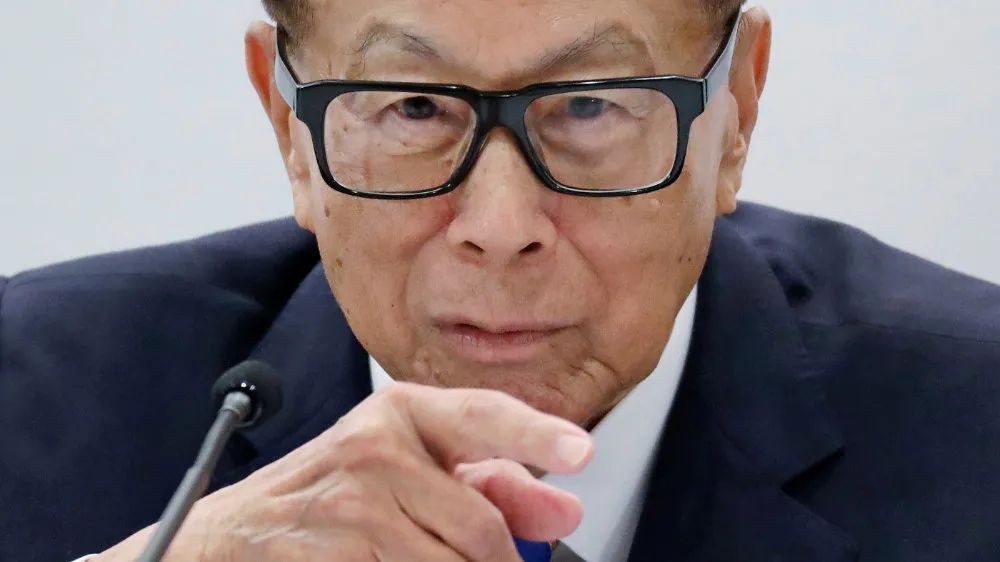 李嘉诚无处可逃！