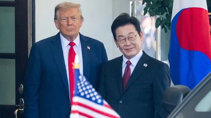 一天连放三把火，特朗普“讹诈”大翻车！中国反杀三招，又准又狠！