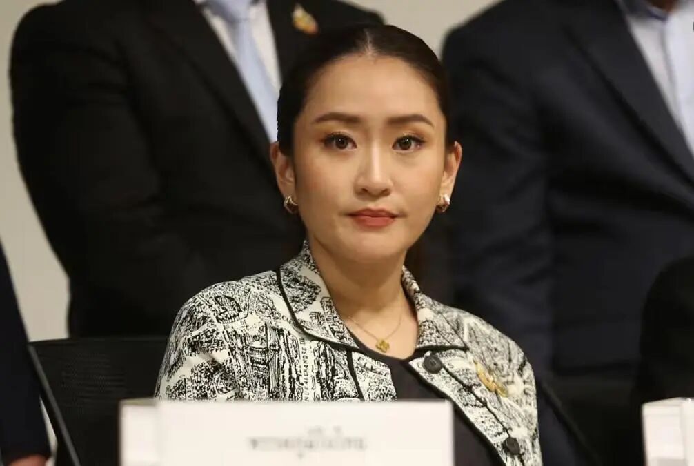 踩到政治炸弹！佩通坦倒台根本原因曝光：犯下三大致命错误，神仙救不了！