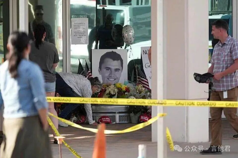 深层政府，露出水面！